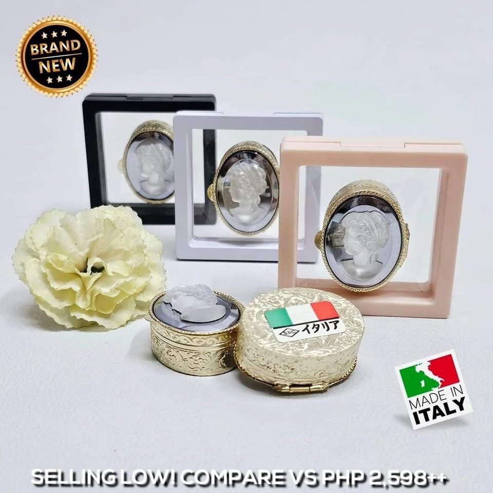 CAMEO ORNATE MINI TRINKET BOX 💛 (Category: Accessory Holder, Box & Organizers) located in Mandaluyong City. Submitted by luxprelovedbagsparadise (Listing ID 1461439769, Image 1). Description: ✨ LIMITED EDITION JAPAN FIND! 🇯🇵✨ CAMEO ORNATE MINI TRINKET BOX 💛 👉 SALE: ₱320 EACH ONLY ❌ Compare vs. ₱2,598+ 📦 20 PIECES AVAILABLE ➕ Plus SF A charming little treasure with a real gold-plated finish and an elegant cameo design. 🇮🇹✨ Made in Italy an