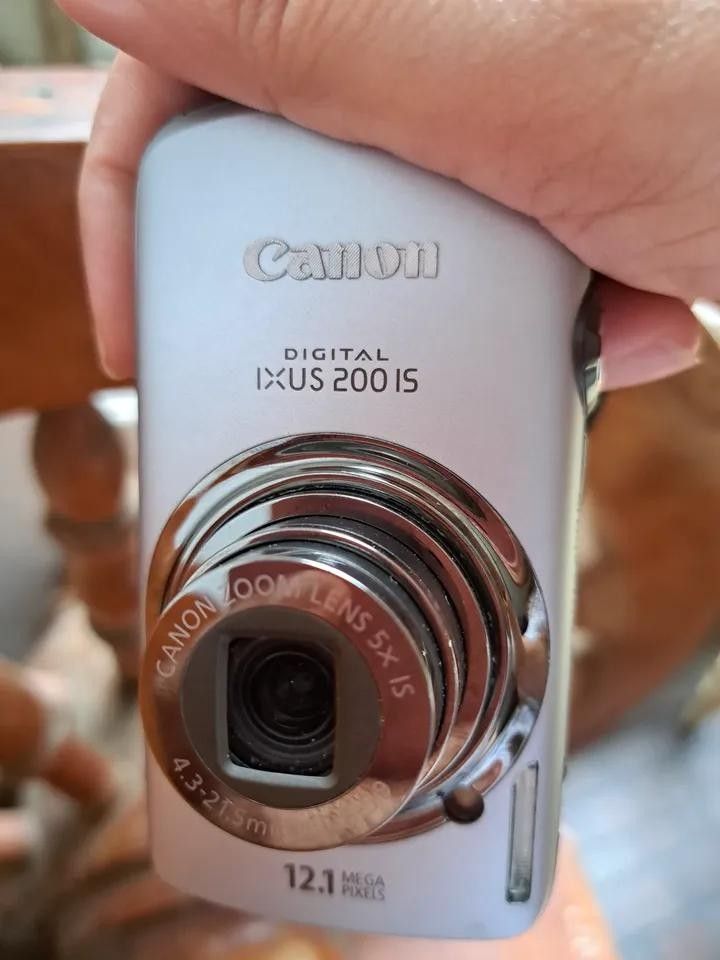 Canon 12.1 Megapixels Digital Camera (Category: Other Gadgets) located in Talisay. Submitted by j-selectfinds (Listing ID 1461428289, Image 1). Description: Canon 12.1 MP digital camera . Perfect for anyone who loves the old-school digicam aesthetic. with inclusions: Original case, charger,battery and memory card . No issue, in pristine condition. Well kept. RFS: declutter.