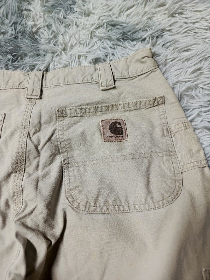 Carhartt Carpenter Pants (Category: Trousers) located in Manila. Submitted by swag_dealer (Listing ID 1461343619, Image 3). Description: Carhartt Carpenter Pants Length: 40 Waist: 30-32 Issue: fade leather patch and scratch left pocket Authentic💯 1500+sf.