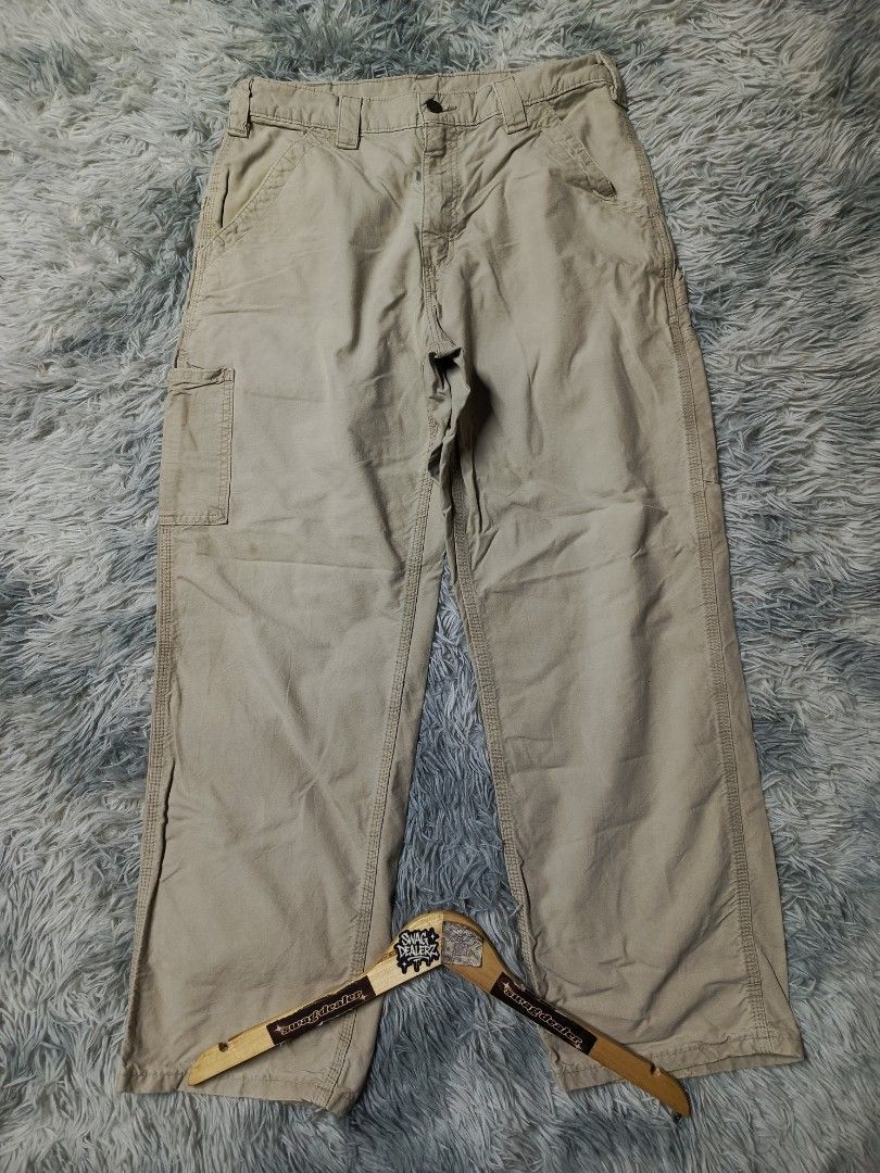 Carhartt Carpenter Pants (Category: Trousers) located in Manila. Submitted by swag_dealer (Listing ID 1461343619, Image 2). Description: Carhartt Carpenter Pants Length: 40 Waist: 30-32 Issue: fade leather patch and scratch left pocket Authentic💯 1500+sf.