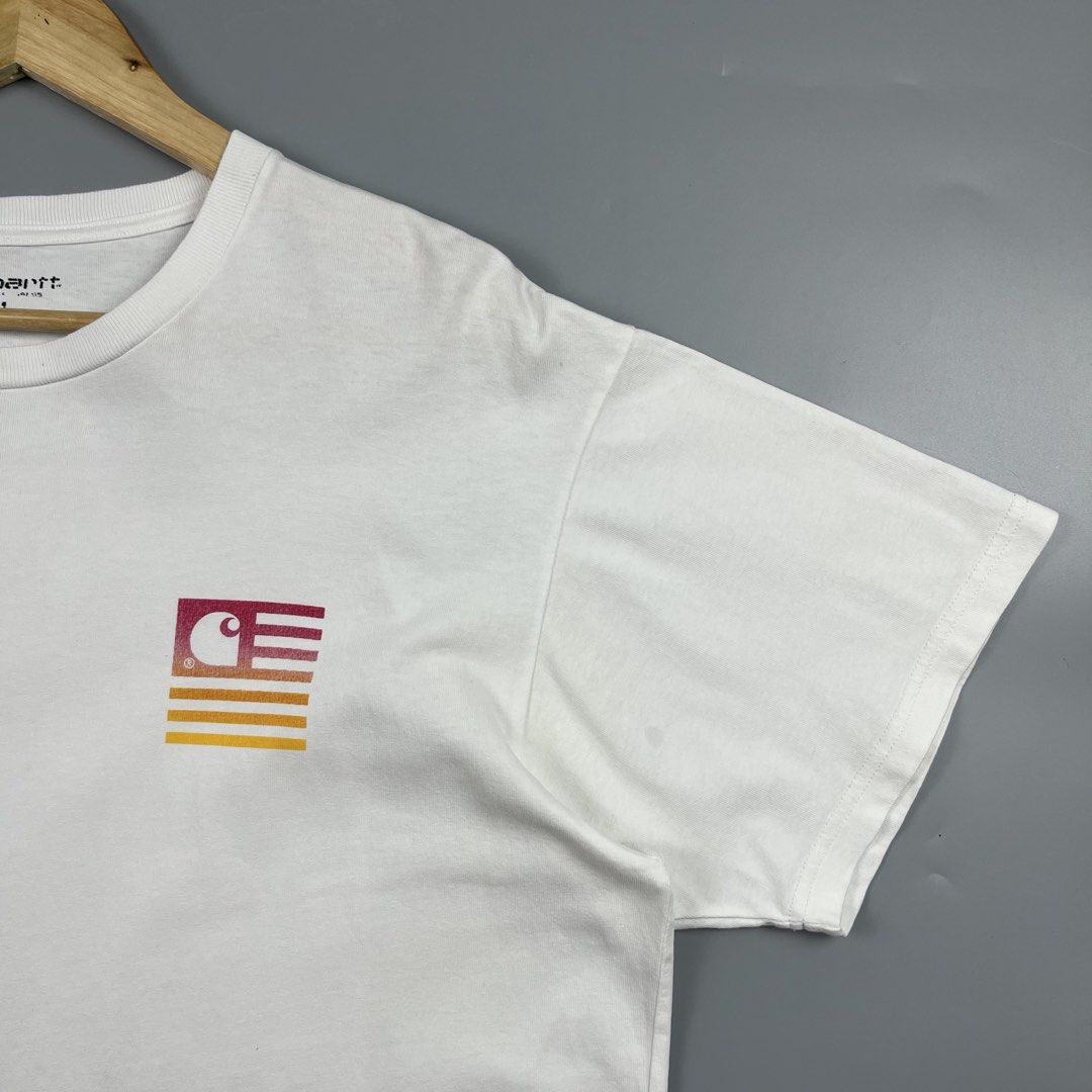 Carhartt WIP Flag Tee (Category: Activewear) located in Los Banos. Submitted by 4030.archives. (Listing ID 1461484625, Image 2). Description: Carhartt WIP Flag Tee 1500 Pesos Medium Length : 28.5 inches Width : 22.5 inches Excellent Condition.