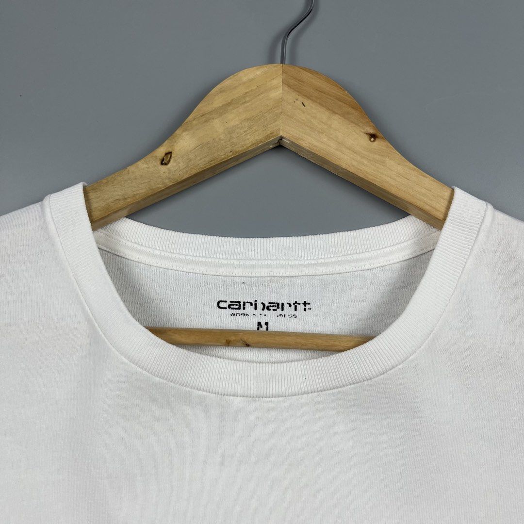 Carhartt WIP Flag Tee (Category: Activewear) located in Los Banos. Submitted by 4030.archives. (Listing ID 1461484625, Image 3). Description: Carhartt WIP Flag Tee 1500 Pesos Medium Length : 28.5 inches Width : 22.5 inches Excellent Condition.