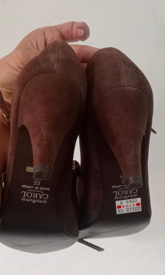 CAROL (Category: Heels) located in Tarlac. Submitted by faithfulfinds (Listing ID 1461502360, Image 3). Description: Authentic CAROL Japanese Suede Mary Jane Pumps CONDITION: Like New / Excellent used condition. Very clean soles, no major flaws, and looks barely worn! BRAND & QUALITY: CAROL (Authentic Made in Japan). Hindi basta-basta ukay quality, matibay ang pagkagawa at napakakumportable sa paa. DETAILS: Style: Vintage-style Mary Jane Pumps wi