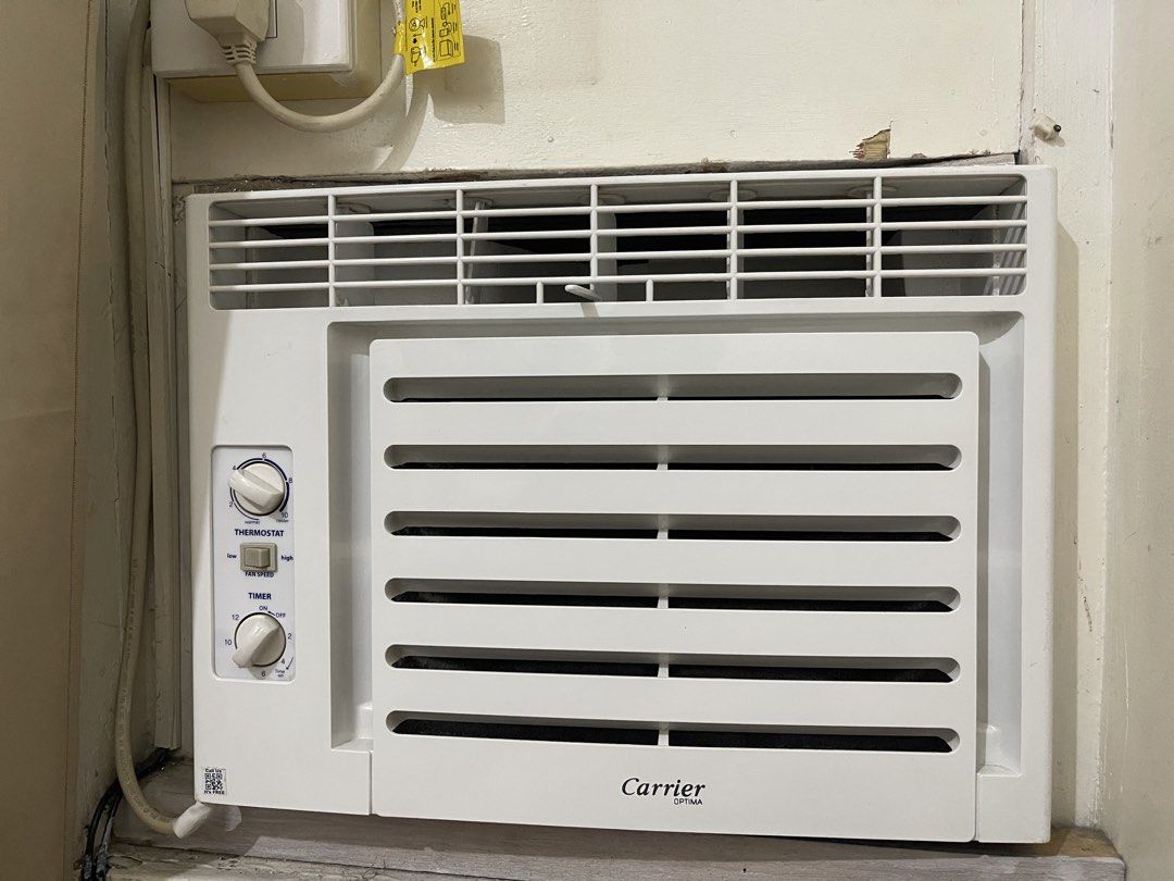 Carrier Optima Window Type Aircon (Category: Air Conditioning and Heating) located in Bacoor. Submitted by tanyelmon (Listing ID 1461485409, Image 2). Description: - 0.75 HP - No issues - Good working condition like brand new - Non-inverter - With thermostat & timer - Low/High fan speed - Ideal for approx. 12–17 sqm room - Good for bedroom, small condo, office, or small room RFS: upgraded to a new aircon..