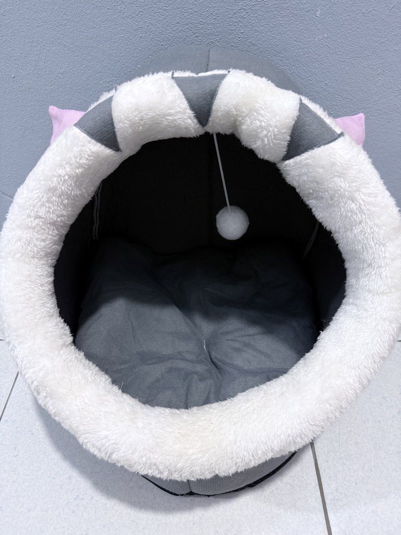 Cat bed foldable (Category: Homes & Other Pet Accessories) located in Kuala Lumpur. Submitted by project_by_me99 (Listing ID 1461423021, Image 3). Description: L size Condition like new.