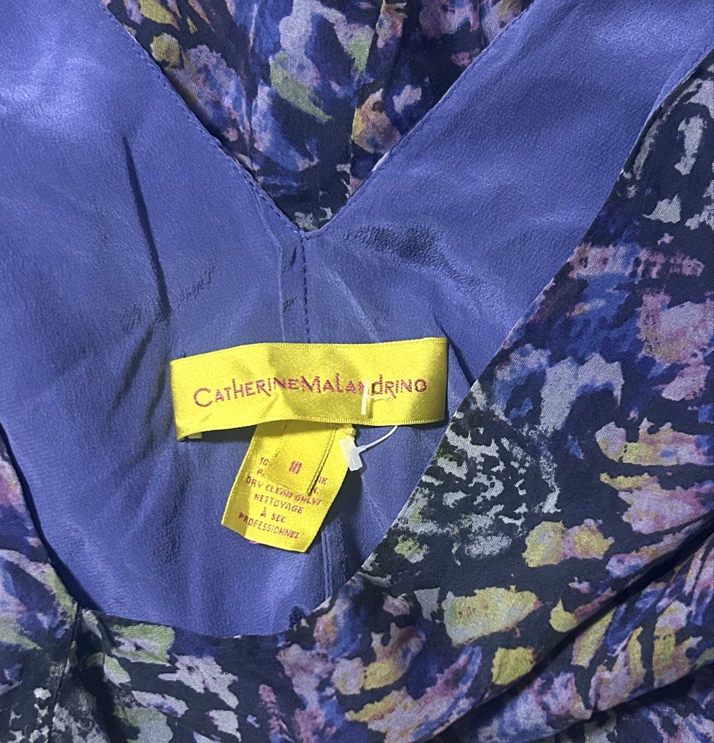 CATHERINE MALANDRINO (Category: Blouses) located in Davao. Submitted by sart0ria85 (Listing ID 1461509571, Image 2). Description: A blue printed kaftan blouse in 100% SILK. MADE IN CHINA. 🇨🇳 XLARGE. Size 10. EXCELLENT CONDITION (98/100).