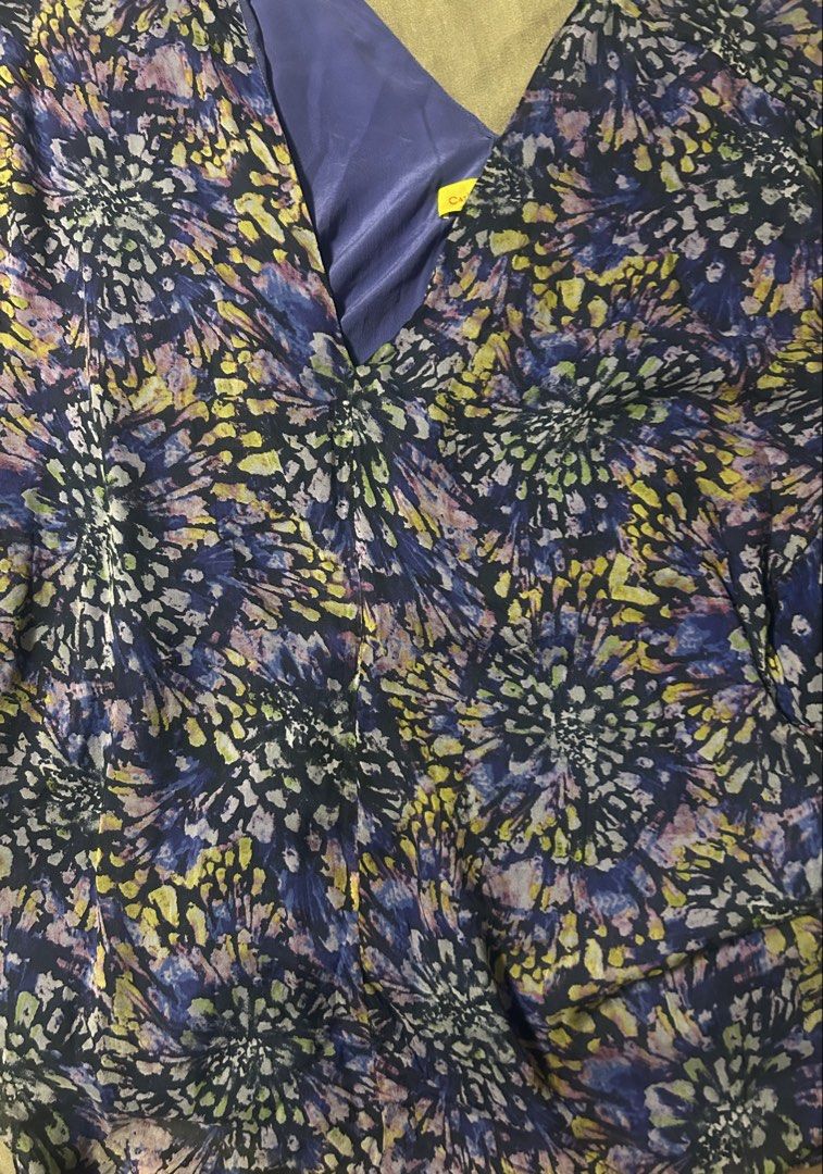 CATHERINE MALANDRINO (Category: Blouses) located in Davao. Submitted by sart0ria85 (Listing ID 1461509571, Image 3). Description: A blue printed kaftan blouse in 100% SILK. MADE IN CHINA. 🇨🇳 XLARGE. Size 10. EXCELLENT CONDITION (98/100).