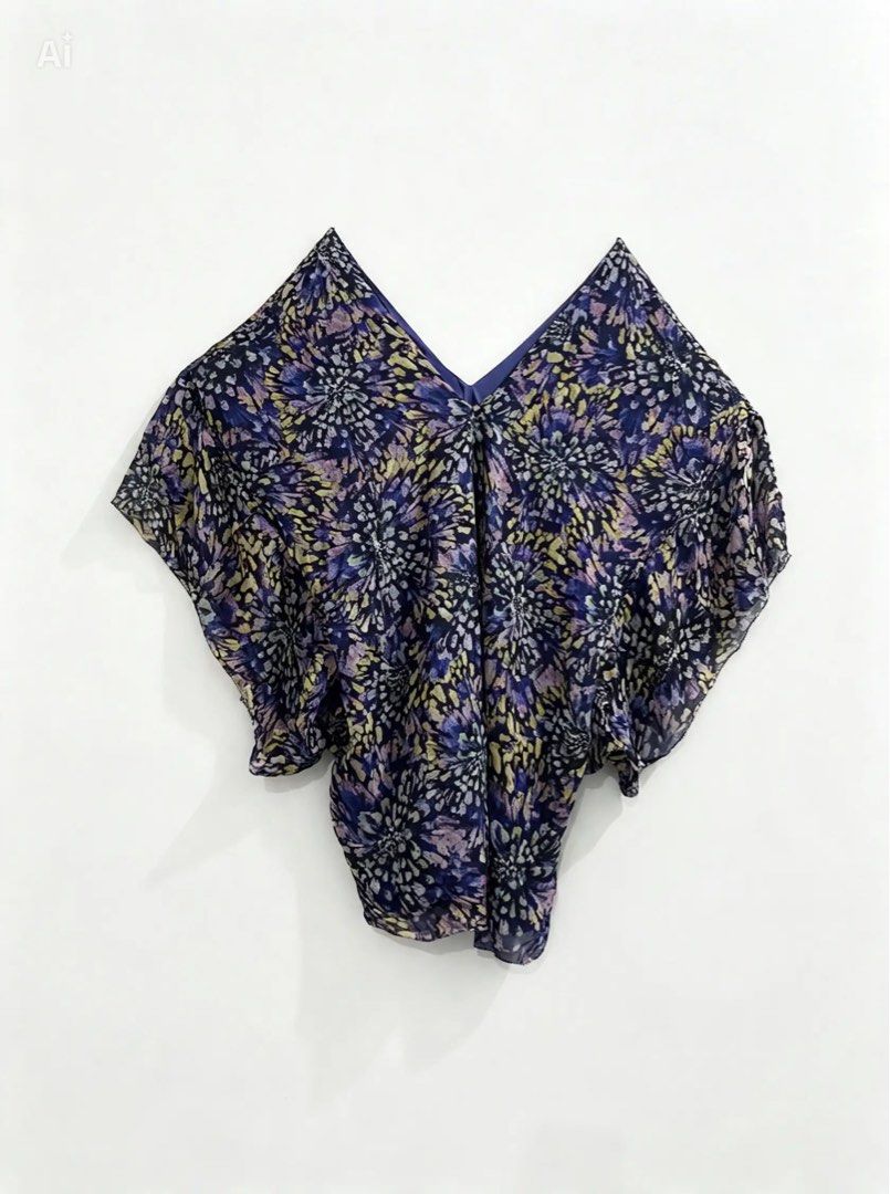 CATHERINE MALANDRINO (Category: Blouses) located in Davao. Submitted by sart0ria85 (Listing ID 1461509571, Image 1). Description: A blue printed kaftan blouse in 100% SILK. MADE IN CHINA. 🇨🇳 XLARGE. Size 10. EXCELLENT CONDITION (98/100).