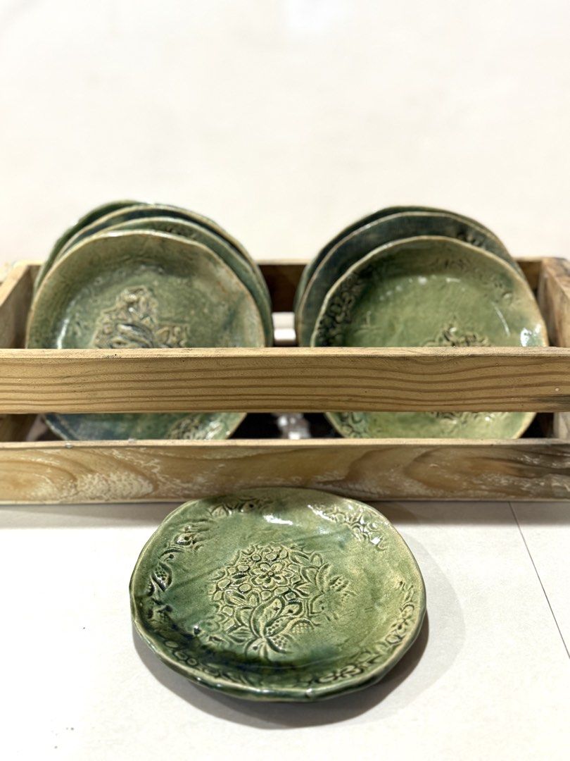Ceramic Plates for P100 Each Bundle (Category: Dinnerware & Cutlery) located in Mandaluyong City. Submitted by ardzensthrift (Listing ID 1461456673, Image 2). Description: Stoneware. 2 pieces of rectangular plates..