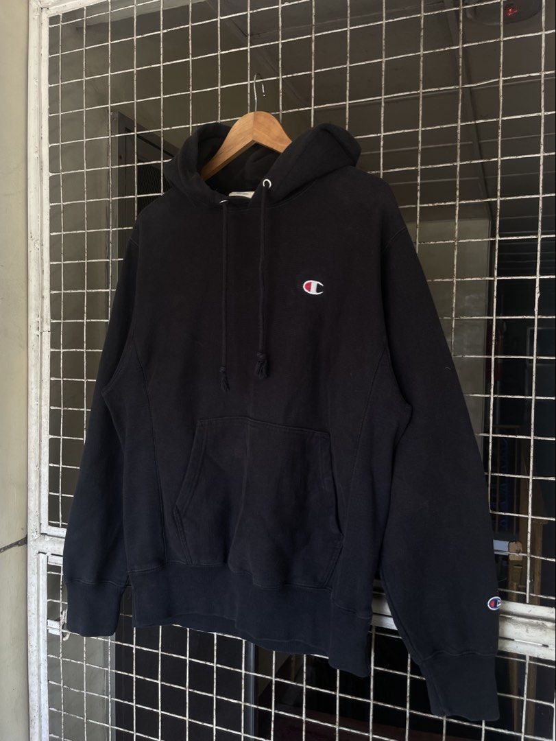 Champion Reverse Weave Hoodie Medium Black (Category: Hoodies) located in Manila. Submitted by oftherack_04 (Listing ID 1461461729, Image 2). Description: - Classic black Champion hoodie - Reverse Weave model - Size: Medium - Iconic small C logo on chest and sleeve - Front kangaroo pocket - Drawstring hood - Made in Pakistan - Ideal for everyday wear -Color rate 9/10.