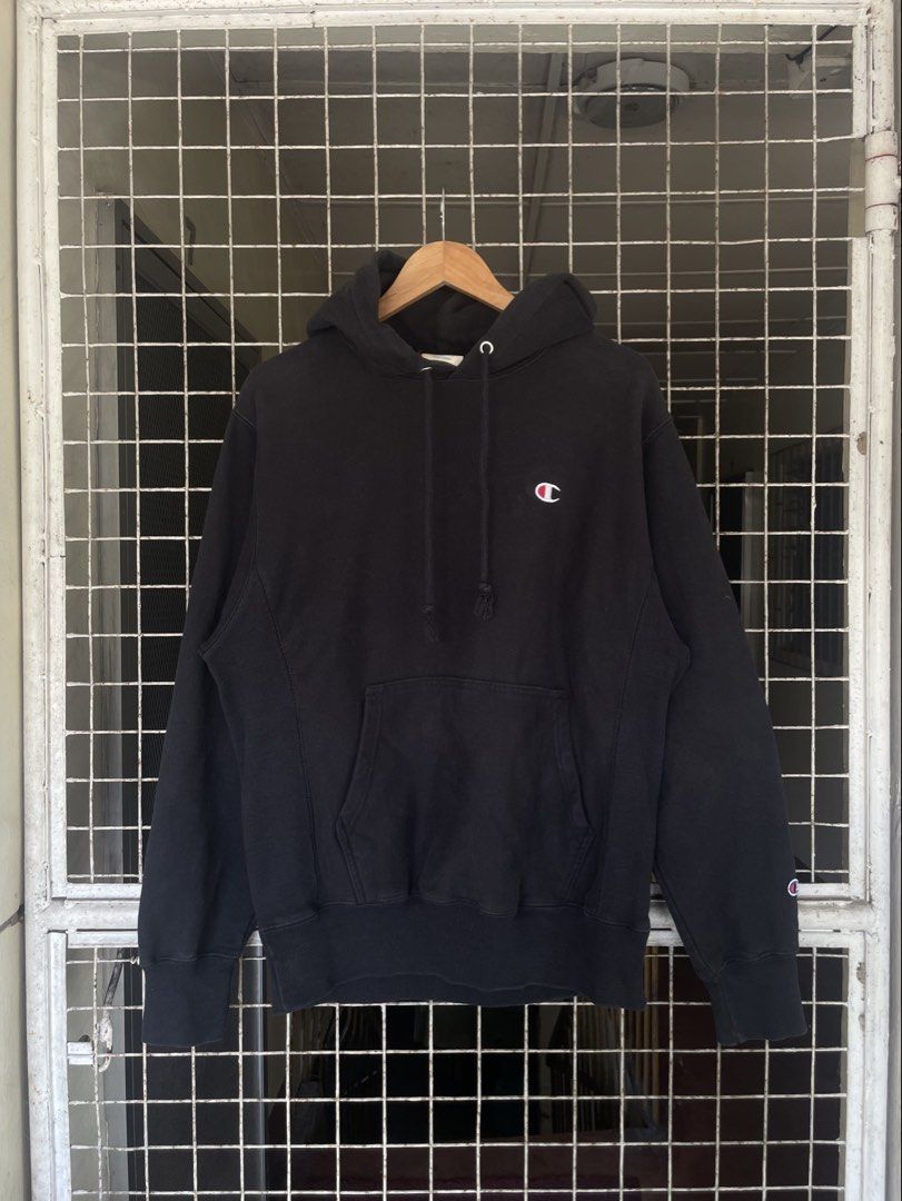 Champion Reverse Weave Hoodie Medium Black (Category: Hoodies) located in Manila. Submitted by oftherack_04 (Listing ID 1461461729, Image 1). Description: - Classic black Champion hoodie - Reverse Weave model - Size: Medium - Iconic small C logo on chest and sleeve - Front kangaroo pocket - Drawstring hood - Made in Pakistan - Ideal for everyday wear -Color rate 9/10.