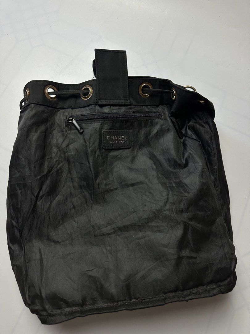Chanel (Category: Luxury Bags & Wallets) located in Orani. Submitted by ajgav69 (Listing ID 1461362670, Image 3). Description: Vintage Bucket bag/ bagpack Chanel No issue No issue No rans No bubbles .