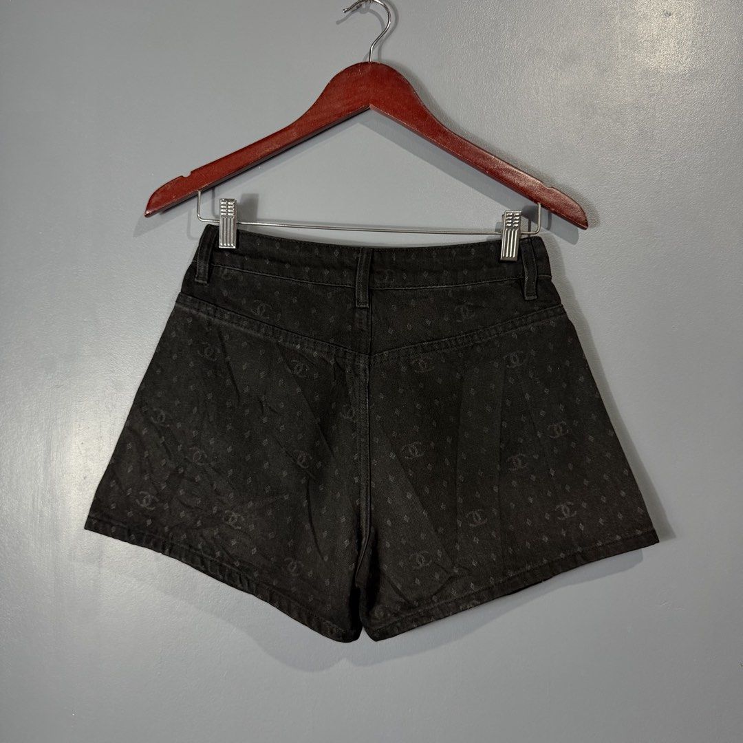CHANEL (Category: Shorts) located in Mangaldan. Submitted by restyletrends.ph (Listing ID 1461453636, Image 3). Description: CHANEL Size : 26-27 Length : 12.5 Color rate : 10/10 Like new No issue.