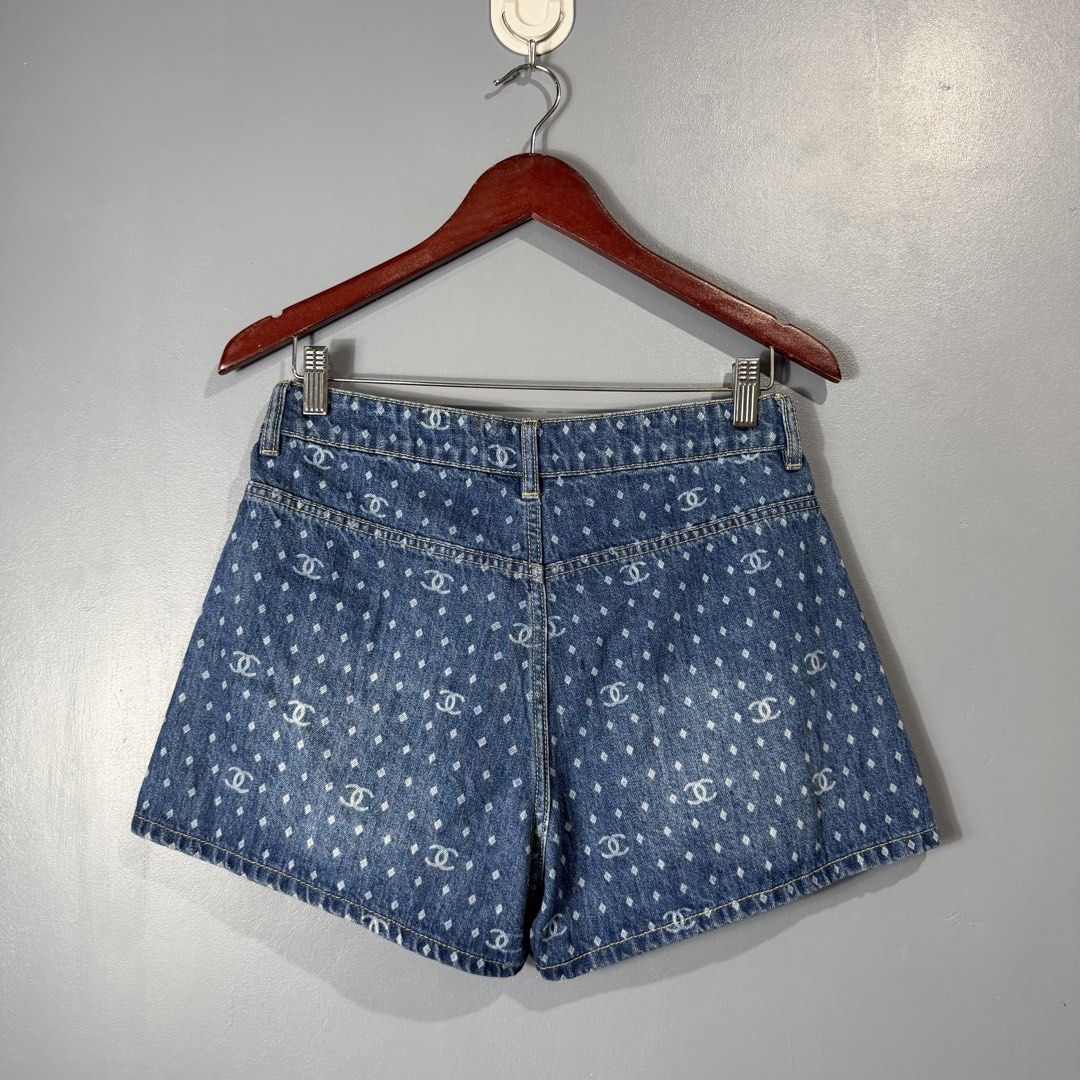 CHANEL (Category: Shorts) located in Mangaldan. Submitted by restyletrends.ph (Listing ID 1461454195, Image 3). Description: CHANEL Size : 29-30 Length : 12.5 Color rate : 10/10 Like new No issue.