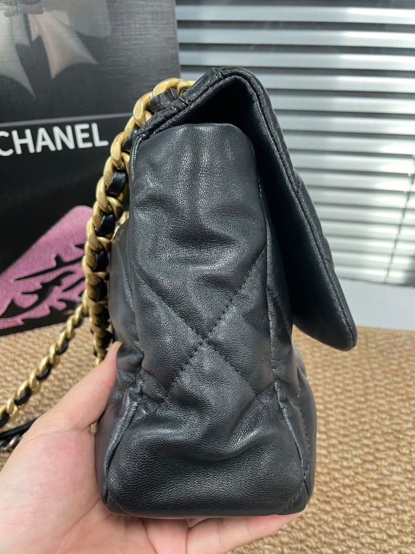 Chanel C19 Medium (Category: Luxury Bags & Wallets) located in Quezon City. Submitted by nadine_miel (Listing ID 1461501202, Image 3). Description: Authentic Chanel C19- Medium Size Complete Accessories but lost Card 98% new Series30.