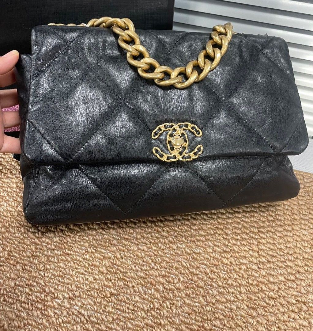 Chanel C19 Medium (Category: Luxury Bags & Wallets) located in Quezon City. Submitted by nadine_miel (Listing ID 1461501202, Image 1). Description: Authentic Chanel C19- Medium Size Complete Accessories but lost Card 98% new Series30.