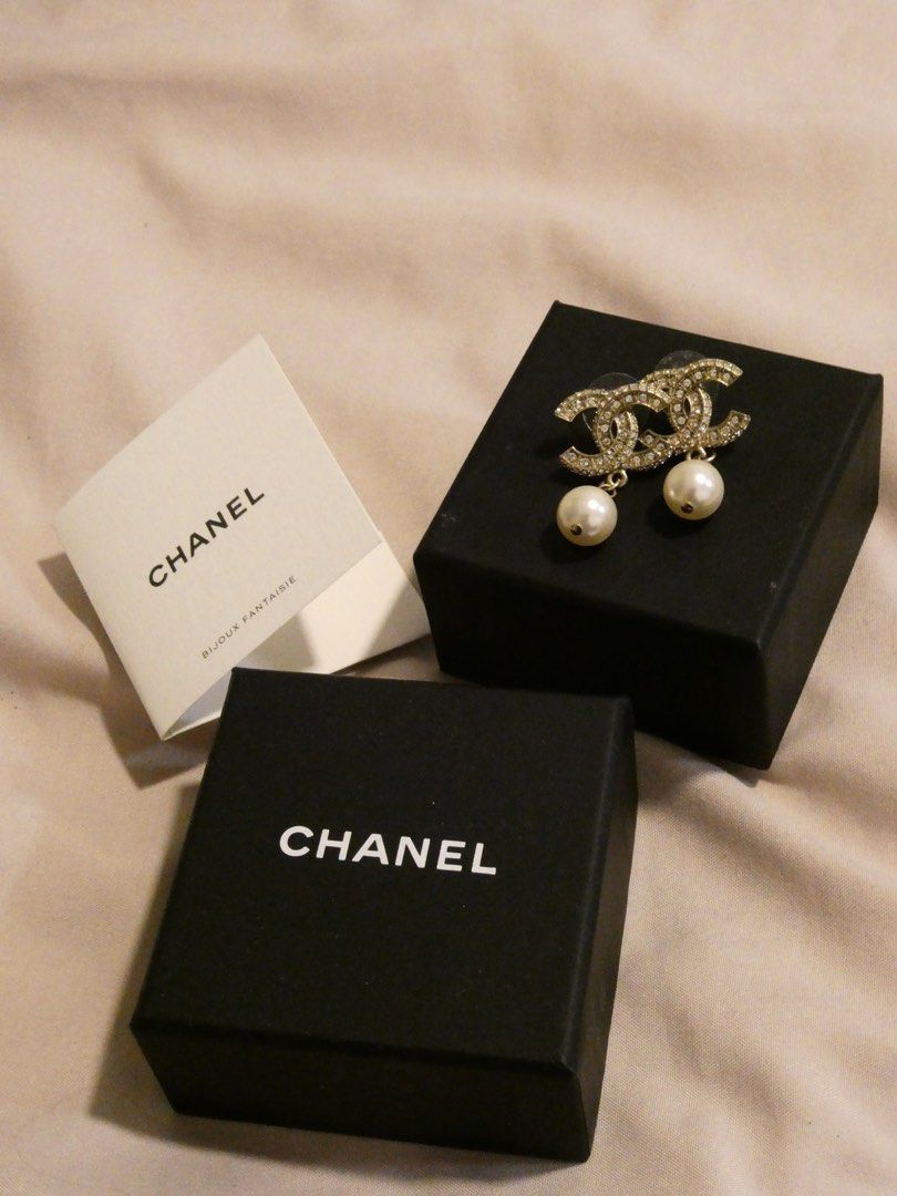 Chanel CC Pearl Drop Earrings (Category: Earrings) located in Quezon City. Submitted by shopwithfrance (Listing ID 1461548280, Image 2). Description: - Authentic Chanel earrings - Iconic CC logo with pearl drops - Includes original Chanel box and pouch .