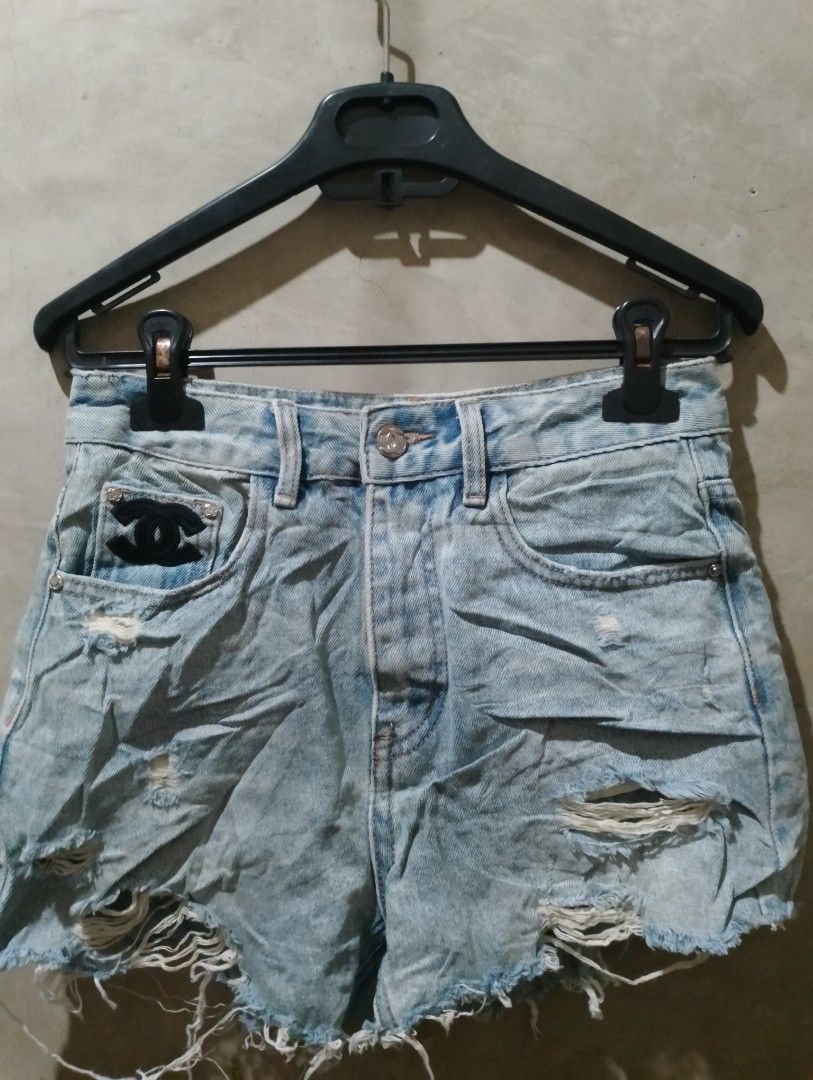 Chanel Denim Short (Category: Shorts) located in Carmen. Submitted by fukqueazz (Listing ID 1461544683, Image 2). Description: Size 26 Excellent Condition No Issues Cut Tag 📍Cebu JnT Express Mop:Gcash.