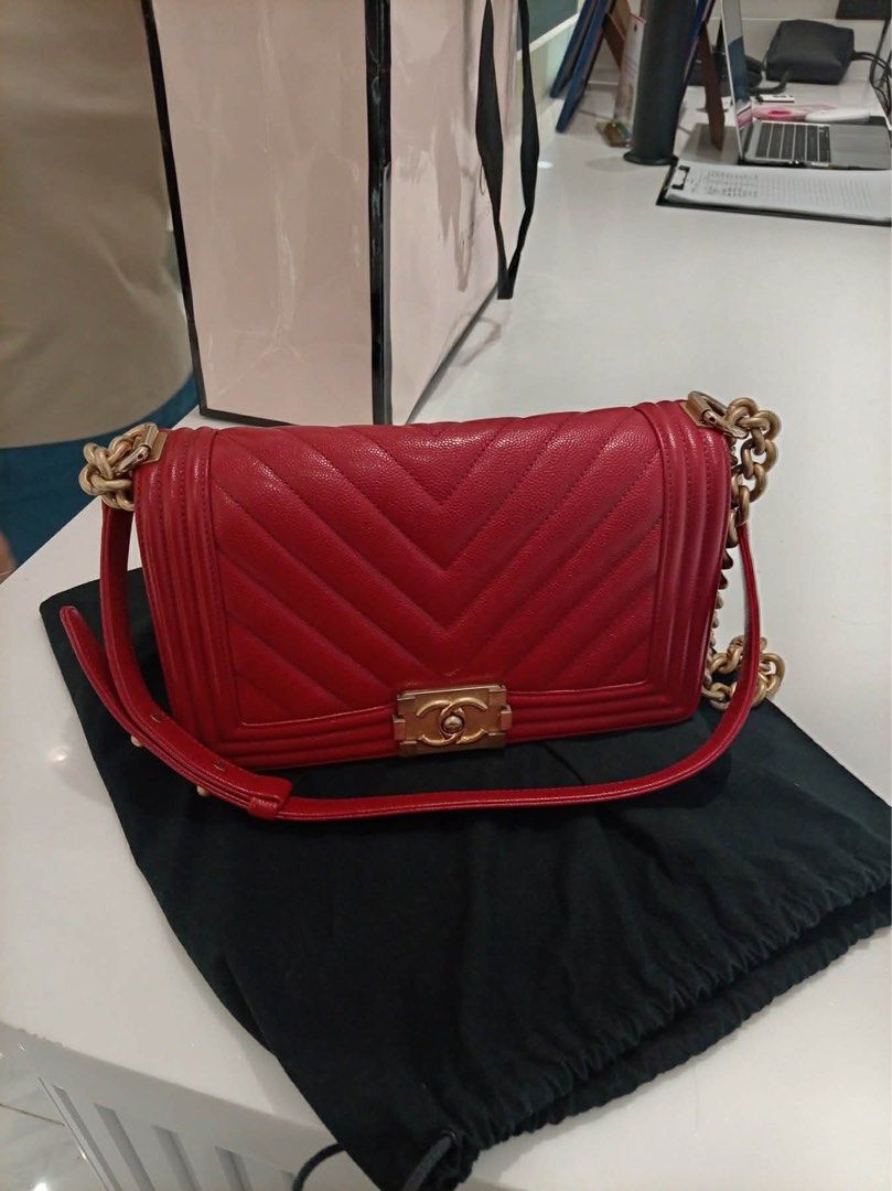 Chanel Old Medium Leboy Chevron Aged Gold Hardware Caviar Leather (Category: Luxury Bags & Wallets) located in Mandaluyong City. Submitted by mamareah.ph (Listing ID 1461504928, Image 1). Description: ✨ FOR SALE ✨ CHANEL Old Medium Le Boy Chevron 🖤 Caviar Leather ✨ Aged Gold Hardware 👜 Like New Condition 📜 Comes with 2 Certificates of Authenticity A timeless Chanel classic with that effortlessly chic Chevron pattern and signature aged gold har