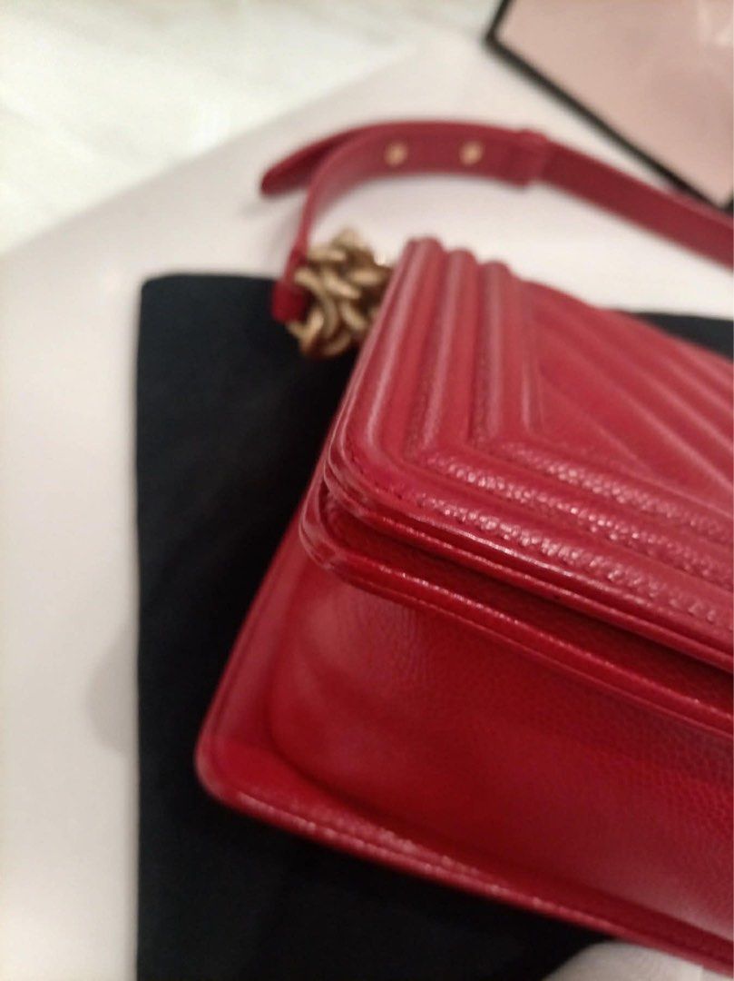 Chanel Old Medium Leboy Chevron Aged Gold Hardware Caviar Leather (Category: Luxury Bags & Wallets) located in Mandaluyong City. Submitted by mamareah.ph (Listing ID 1461504928, Image 2). Description: ✨ FOR SALE ✨ CHANEL Old Medium Le Boy Chevron 🖤 Caviar Leather ✨ Aged Gold Hardware 👜 Like New Condition 📜 Comes with 2 Certificates of Authenticity A timeless Chanel classic with that effortlessly chic Chevron pattern and signature aged gold har