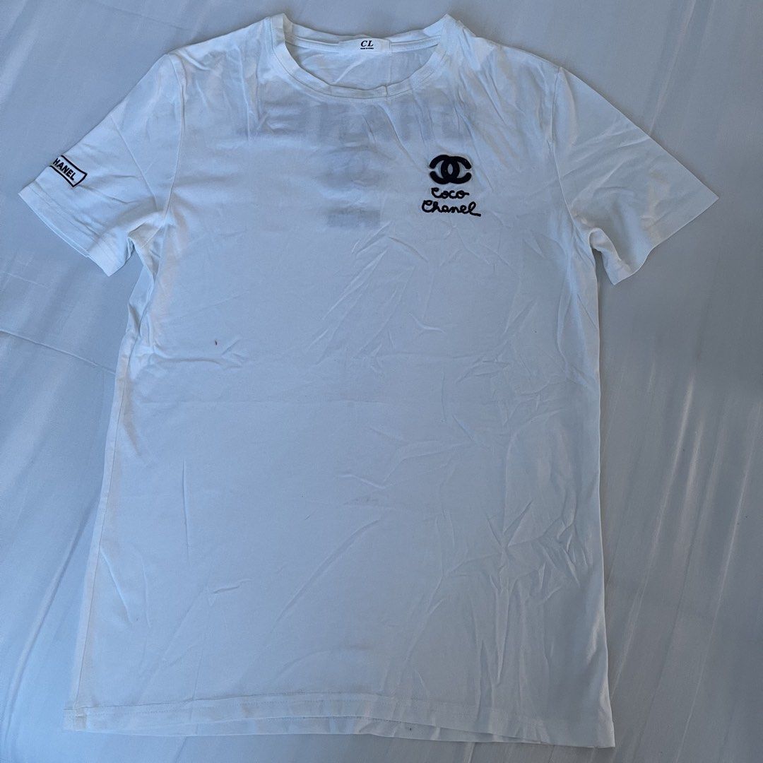 Chanel Paris White T-Shirt (Category: Shirts) located in Muntinlupa City. Submitted by sza1123 (Listing ID 1461404827, Image 1). Description: - Authentic Chanel t-shirt - Classic white color - 'Chanel Paris' graphic on the back - Small 'Coco Chanel' logo on the front left chest - Short sleeves - Estimated size: Medium - Ideal for everyday, casual styling.
