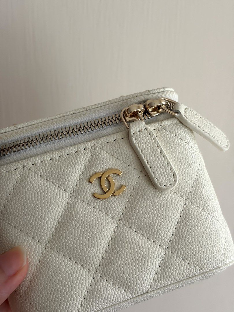 Chanel style box bag 小盒子包 （分類：手袋及銀包）位於 Hong Kong。 由 lifegoesonn 提交（商品編號 1461342977，圖片 2）。簡介： With box and dust bag Price reflects Deliver by SF EXPRESS only。