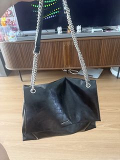 (Category: ) located in . Submitted by plsbuymyitems888 (Listing ID 1461375613, Image 1). Description: .