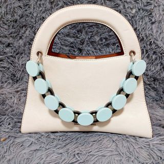 (Category: ) located in . Submitted by lyannas_closet (Listing ID 1461424845, Image 1). Description: .