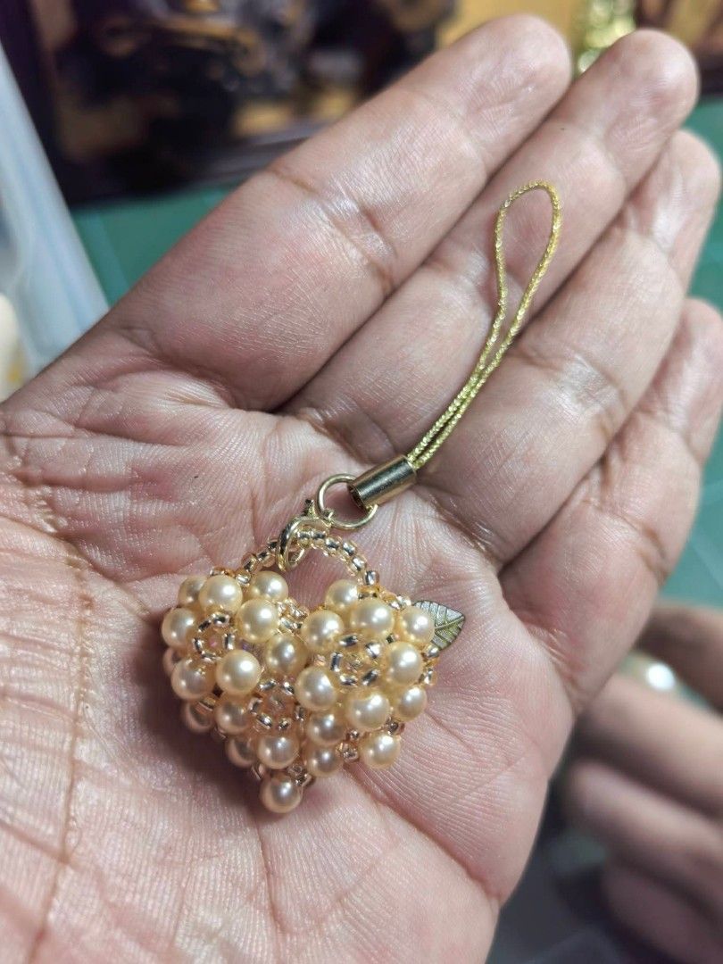 Charm - Gold Tone Beaded Heart (Category: Charms) located in Cebu City. Submitted by dudes_villanueva (Listing ID 1461325119, Image 3). Description: Charm - Gold Tone Beaded Heart 📌 In excellent condition..