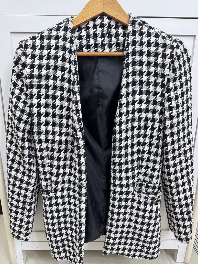 Checkered Blazer (Category: Coats, Jackets and Outerwear) located in Manila. Submitted by mir.calix (Listing ID 1461329104, Image 1). Description: .
