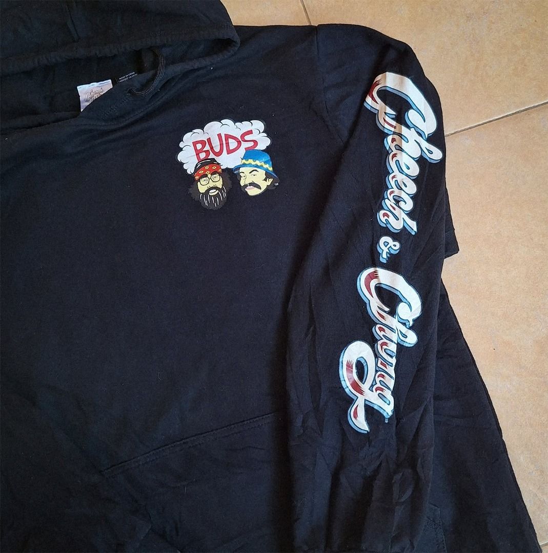Cheech And Chong Hoody Jacket (Category: Hoodies) located in Calatrava. Submitted by freecyclethreads (Listing ID 1461533677, Image 3). Description: Cheech and Chong Hoody Jacket Color Rate: 9/10 Excellent Issue: May isang tas-tas/butas sa likod. Size: Medium (L-26X W-22.5) Mine: 300 + Shipping Fee 📌 Note: Color may vary due to lighting. Payment first only. No cod/cop..
