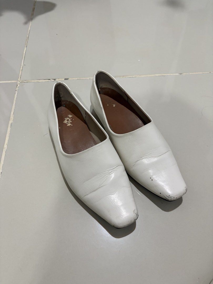 BUNDLE FLAT SHOES FOR ONLY 1k (Category: Flats & Sandals) located in Quezon City. Submitted by daniclutter123 (Listing ID 1461442508, Image 3). Description: BUNDLE FLAT SHOES FOR ONLY 1K - Chelsea and Rock&Rose Brand (aabot ng 1k plus each shoes) - may iba lang na minimal issue sa dalawang shoes (pm for details) - size 7 lahat - lahat may box pa :)) rfs: minsan lang nagamit, nakatambak lang.