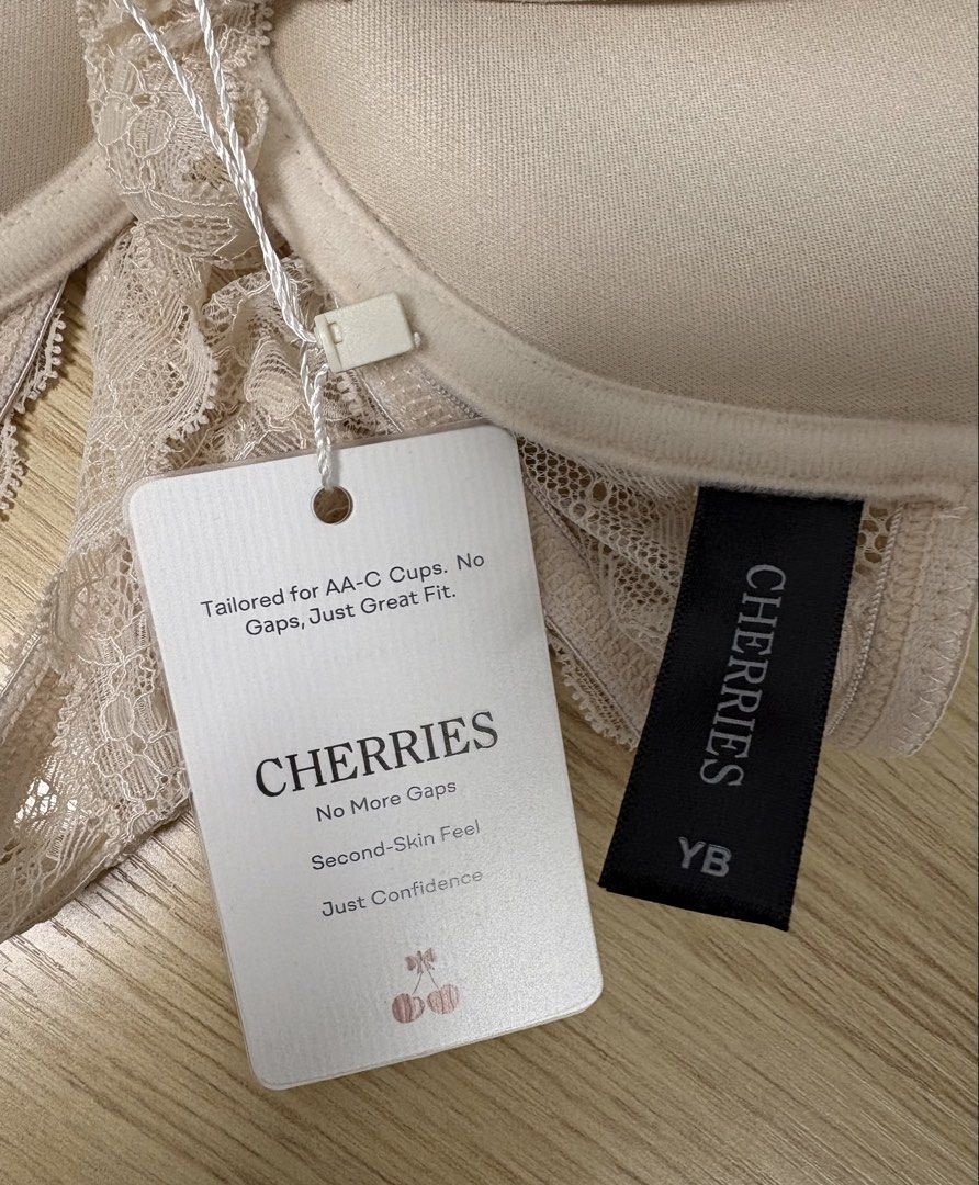 Cherries Weekend Charm Racerback Push-Up Bra （分類：內衣和休閒服）位於 Hong Kong。 由 kuruuuu 提交（商品編號 1461460232，圖片 4）。簡介： 只限順豐到付～。