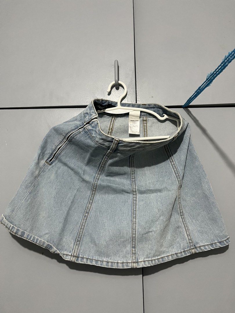 CHERRYTOWN Denim A-Line Skirt (Category: Skirts) located in Manila. Submitted by mae_meyn (Listing ID 1461451443, Image 1). Description: - Light wash denim skirt - Brand: CHERRYTOWN - Style: A-line with panel detailing - Closure: Side zipper - Size: Medium (M) - Ideal for: Casual wear - NEEDS WASH Mode of Payment: Cash 💵 / GCash / Bank coming soon! Meetup: Sta Ana Manila, Robinson Manila, SM Manila, Circuit Makati, Malate Manila (Customers Expen