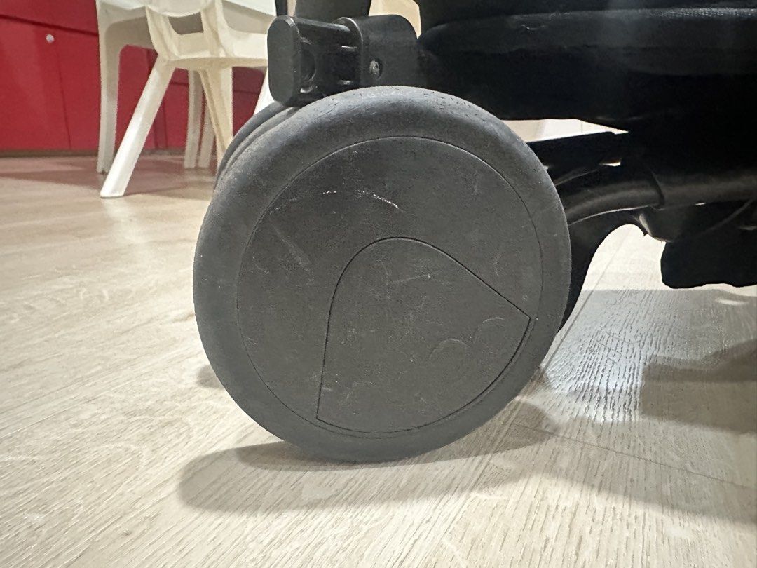 Chicco Stroller (Category: Strollers) located in Singapore. Submitted by abhi29.ec (Listing ID 1461476830, Image 5). Description: - Chicco stroller in black and grey - Lightweight and easy to maneuver - 8 wheels drive - Features a secure 5-point harness - Folds compactly for convenient storage - Ideal for everyday outings.