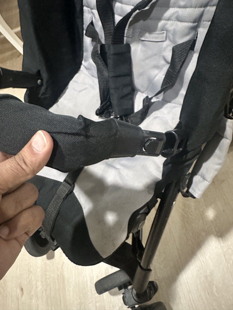 Chicco Stroller (Category: Strollers) located in Singapore. Submitted by abhi29.ec (Listing ID 1461476830, Image 3). Description: - Chicco stroller in black and grey - Lightweight and easy to maneuver - 8 wheels drive - Features a secure 5-point harness - Folds compactly for convenient storage - Ideal for everyday outings.