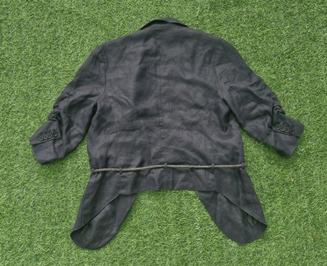 Chloe blazer (Category: Coats, Jackets and Outerwear) located in Pili. Submitted by the_g_thrift (Listing ID 1461397418, Image 2). Description: size euro 40 usa 8 mix 4 fit small to medium dimes: 19 x 26 issue minimal sigm of use and sa belt minimal fading yong belt nya.