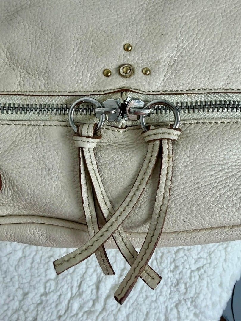 Chloe Paddington Zip Tote Bag (Category: Shoulder Bags) located in Taytay. Submitted by rgun28 (Listing ID 1461486279, Image 2). Description: 🍀 CHLOE PADDINGTON ZIP TOTE BAG🍀 💯% guaranteed original 𝐂𝐨𝐧𝐝𝐢𝐭𝐢𝐨𝐧: In very good used condition/ Rank A-AB. See photos to appreciate.. Money back guaranteed if proven fake by Entrupy. As is where is..NO RETURN!! NO EXCHANGE!! 🔸Before purchasing, please refer to the images for the exact condition