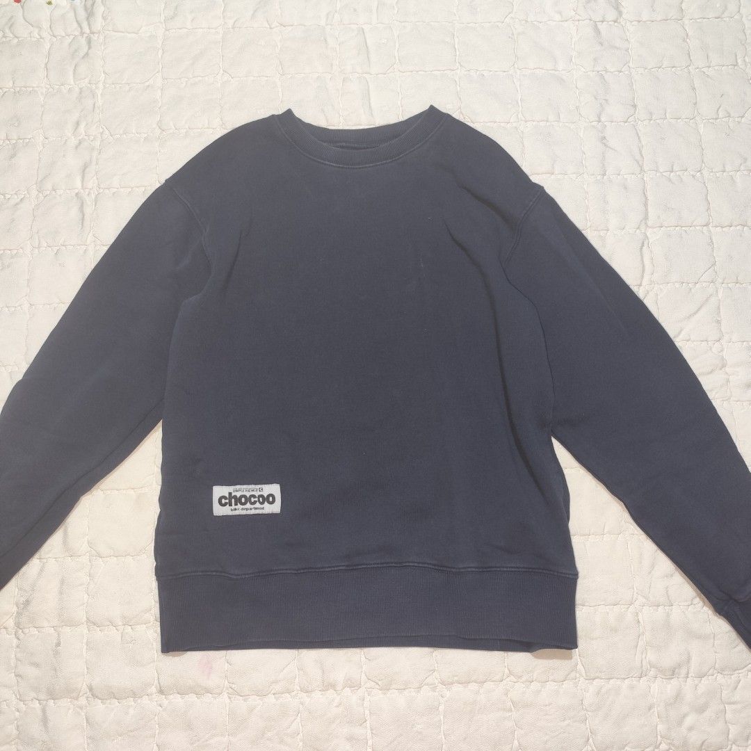 CHOCOOLATE Navy Blue Sweatshirt (Category: Coats, Jackets and Outerwear) located in Bacolod City. Submitted by dearicawho.56 (Listing ID 1461478527, Image 1). Description: - Navy blue sweatshirt from CHOCOOLATE - Ideal for everyday casual wear 🧾Mode of payment: 💙Gcash 💚GoTyme 🖤Maya 📍 Bacolod City. Negros Occidental .