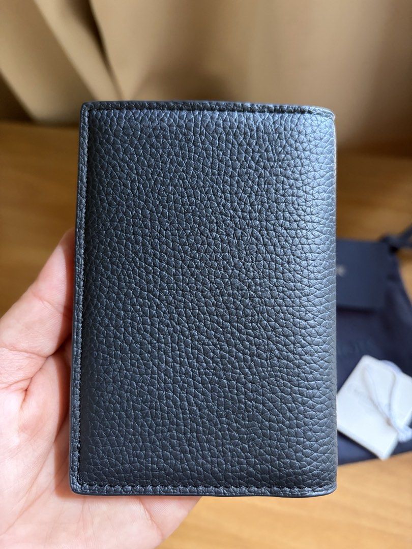 Christian Dior Card Wallet (Category: Luxury Bags & Wallets) located in Baler. Submitted by waikikisurfer (Listing ID 1461382441, Image 3). Description: Brand new Dior Card Wallet Complete inclusion Japan Sourced Guaranteed Original .