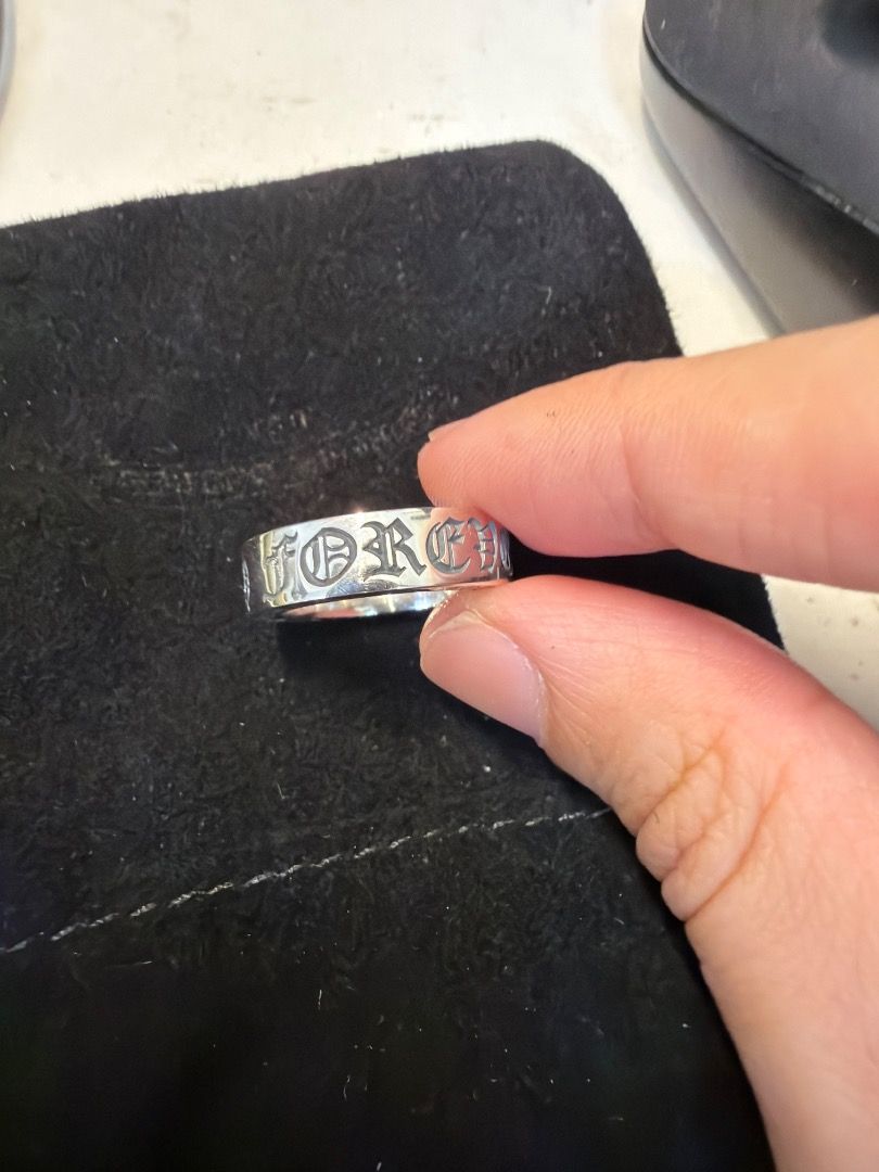 chrome hearts forever ring us5 brand new with reciept （分類：飾物及配件）位於 Hong Kong。 由 kinston82 提交（商品編號 1461487481，圖片 2）。簡介： Chrome hearts forever ring us5全新，半島買，有單有紙袋原價出，可send單。