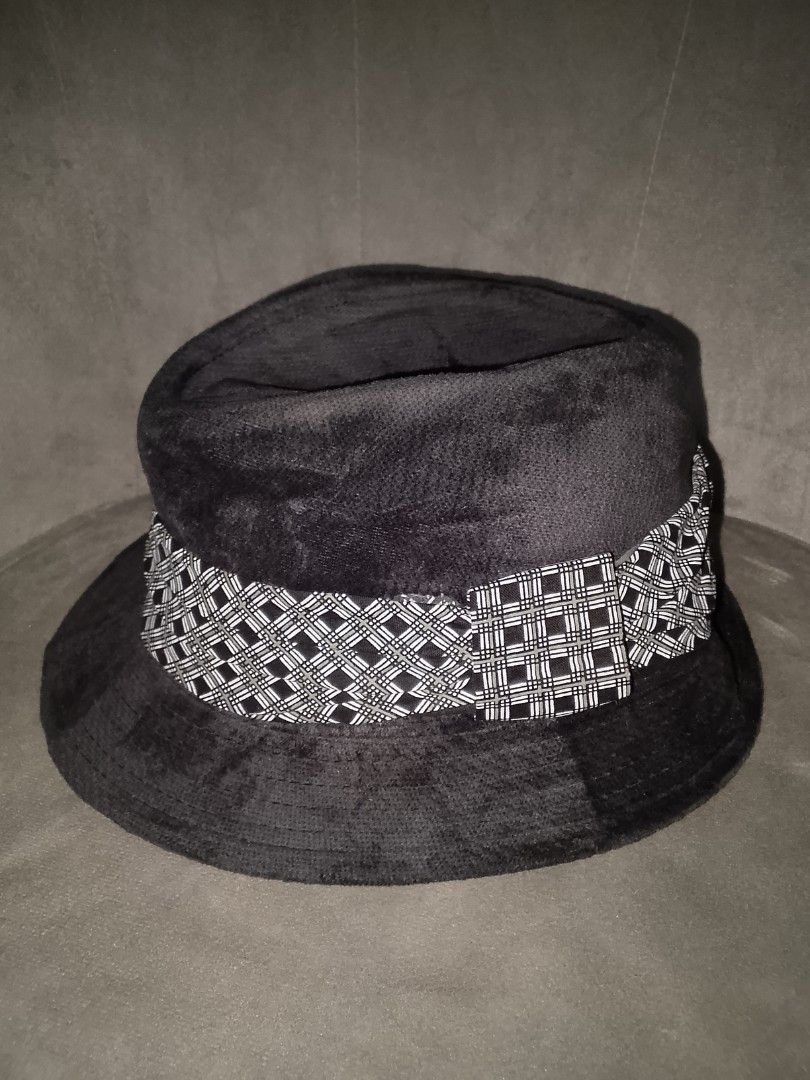 Classic Black Fedora with Geometric Patterned Band L/XL (Category: Caps & Hats) located in Binangonan. Submitted by yuristalin888 (Listing ID 1461382434, Image 3). Description: Elevate your accessory collection with this sophisticated black fedora, crafted from a soft, textured material for a refined look and comfortable feel. It features a striking black-and-white geometric patterned ribbon band that adds a sharp, modern contrast to the classic 