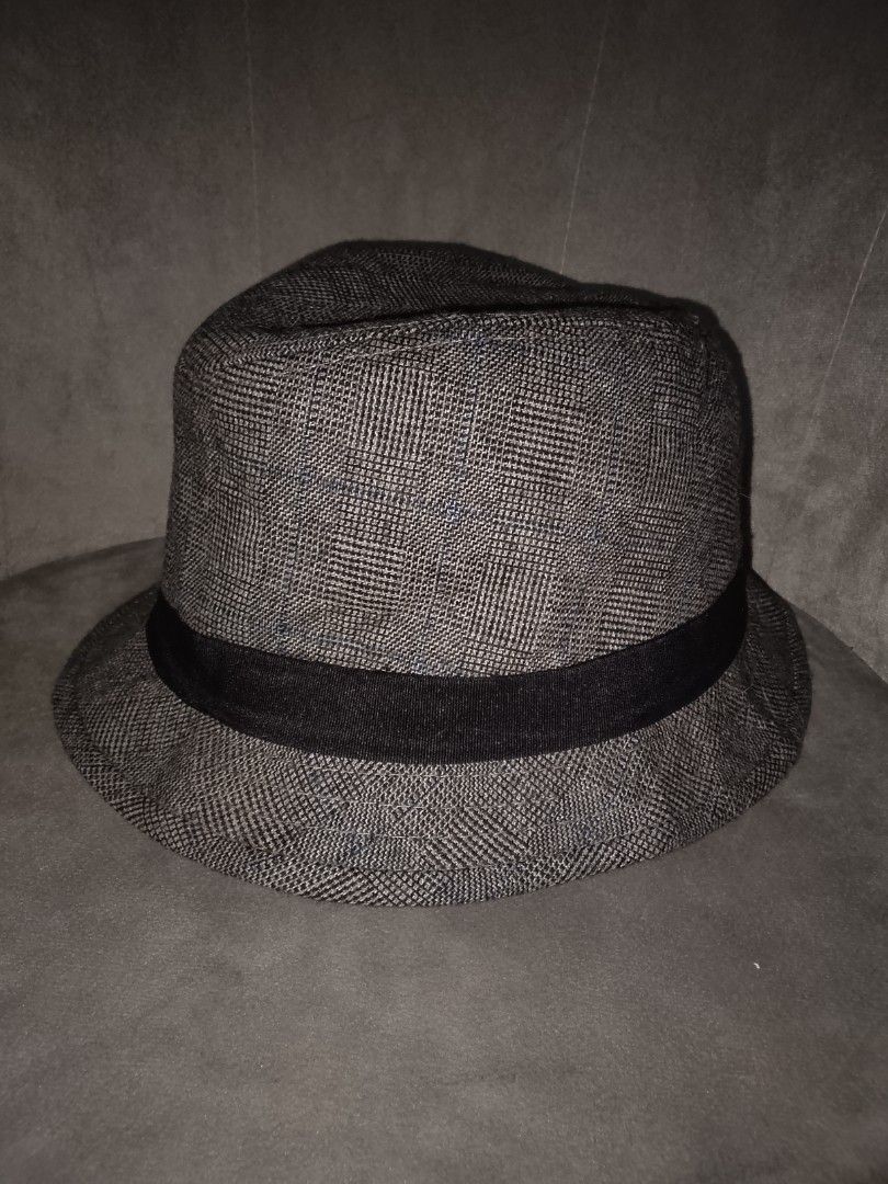 Classic Gray Woven Fedora Hat (Category: Caps & Hats) located in Binangonan. Submitted by yuristalin888 (Listing ID 1461362105, Image 2). Description: Add a sharp, timeless touch to your wardrobe with this classic gray fedora hat. Featuring a textured woven pattern and accented with a sleek black band around the crown, this stylish hat offers an effortless blend of sophistication and casual charm for any occasion..