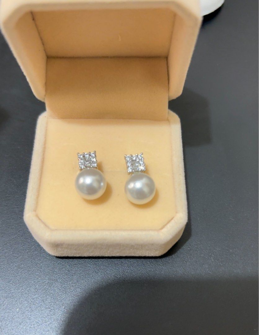 Classic Pearl Earrings with Box (Category: Earrings) located in Mandaue City. Submitted by Currentcrs (Listing ID 1461556592, Image 3). Description: .