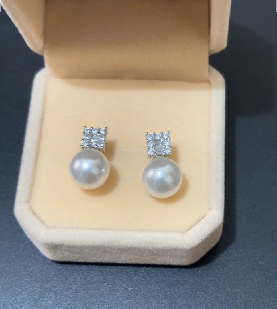 Classic Pearl Earrings with Box (Category: Earrings) located in Mandaue City. Submitted by Currentcrs (Listing ID 1461556592, Image 2). Description: .