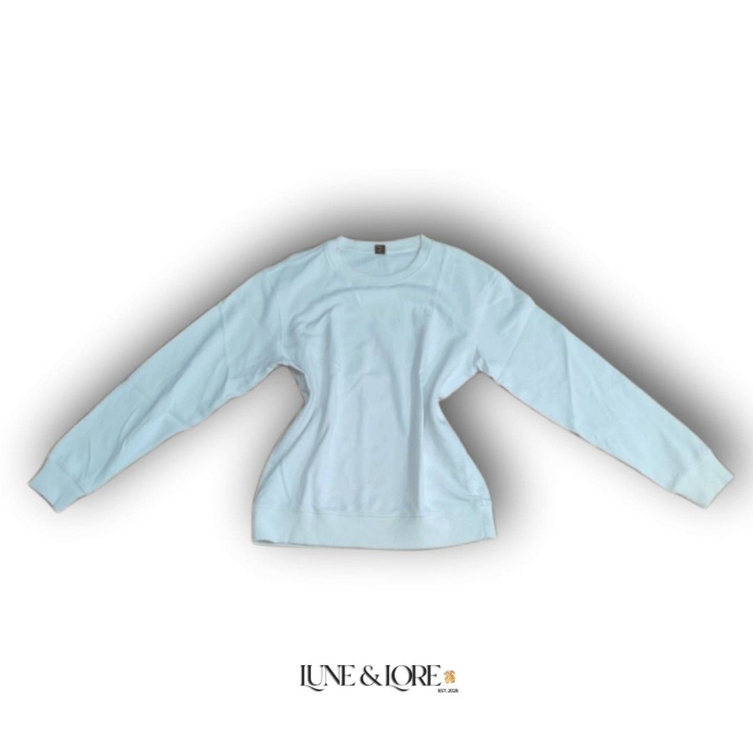Classic Plain White Crewneck Long Sleeve Sweatshirt (Category: Longsleeves) located in Cavite. Submitted by lune.and.lore (Listing ID 1461334139, Image 1). Description: 𓏲𝄢 ┆ Classic Plain White Crewneck Long Sleeve Sweatshirt ♡ item code : NIN - 133 🀢 condition : brand new, no flaws, need wash 𖤝 size : xs - s (m on tag) 𖤝 price : sol ₱150 (au) 𓋜 MOD : J&T 𓋜 MOP : GCash ⚚ check highlights for terms and conditions ⚚ bidding will automaticall
