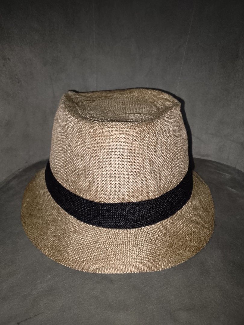 Classic Straw Fedora Hat with Black Band (Category: Caps & Hats) located in Binangonan. Submitted by yuristalin888 (Listing ID 1461379051, Image 2). Description: Upgrade your warm-weather style with this timeless straw fedora, designed for both comfort and effortless sophistication. Featuring a tightly woven, breathable natural straw construction and a contrasting black ribbon band, this lightweight hat offers dependable sun protection while keep