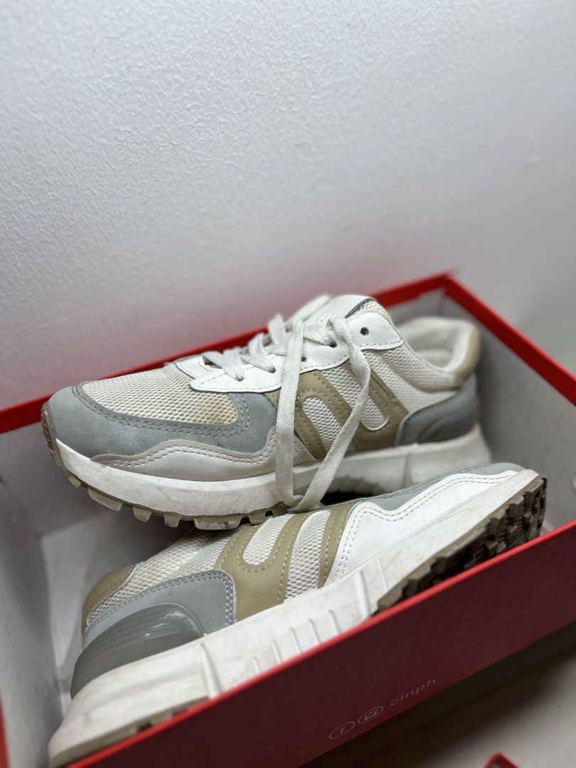 CLN SNEAKERS (Category: Sneakers) located in Quezon City. Submitted by shopofjia (Listing ID 1461404081, Image 1). Description: CLN SNEAKERS Size: 38 on tag Well used. Same day delivery MOP: Gcash, Maribank, BDO, Unionbank Loc: Quezon City DM for inquiry..