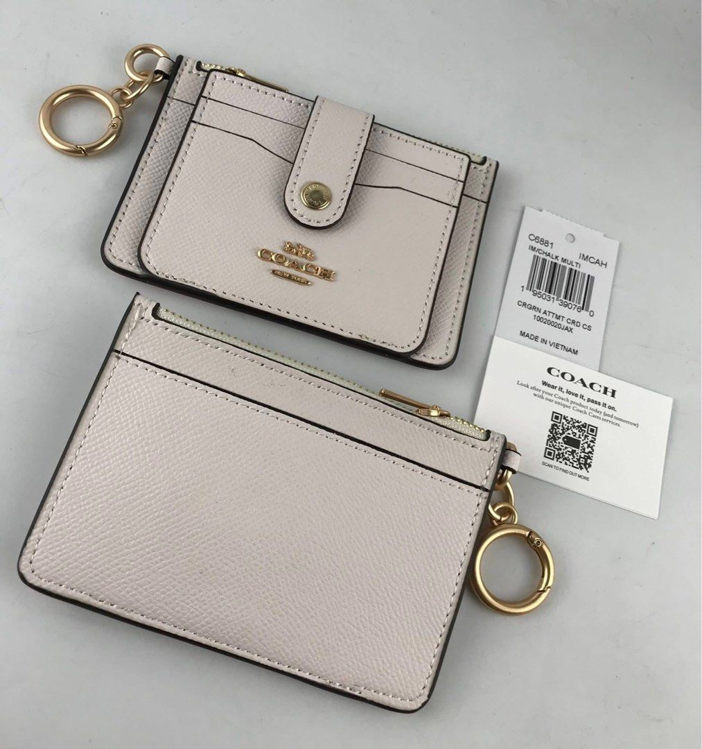 Coach Attachment Card Case (Category: Wallets & Card holders) located in Binan City. Submitted by pinkykeenshop (Listing ID 1461444496, Image 2). Description: .