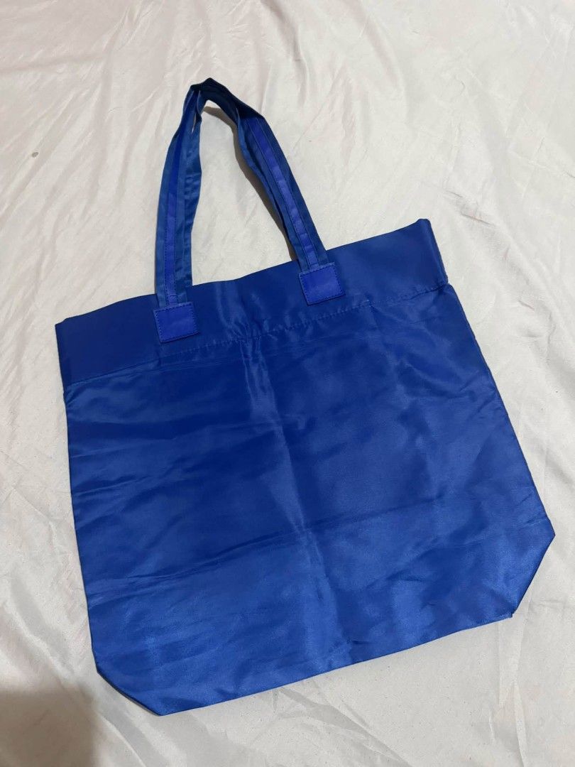 Coach Leatherware Blue Nylon Tote Bag (Category: Luxury Bags & Wallets) located in Manila. Submitted by shy177 (Listing ID 1461383695, Image 3). Description: - Blue Coach tote bag - Made of durable nylon - Features the iconic Coach Leatherware logo on the front - Includes an interior zippered pocket for secure storage - Sturdy handles for comfortable carrying - Ideal for everyday use and shopping trips.